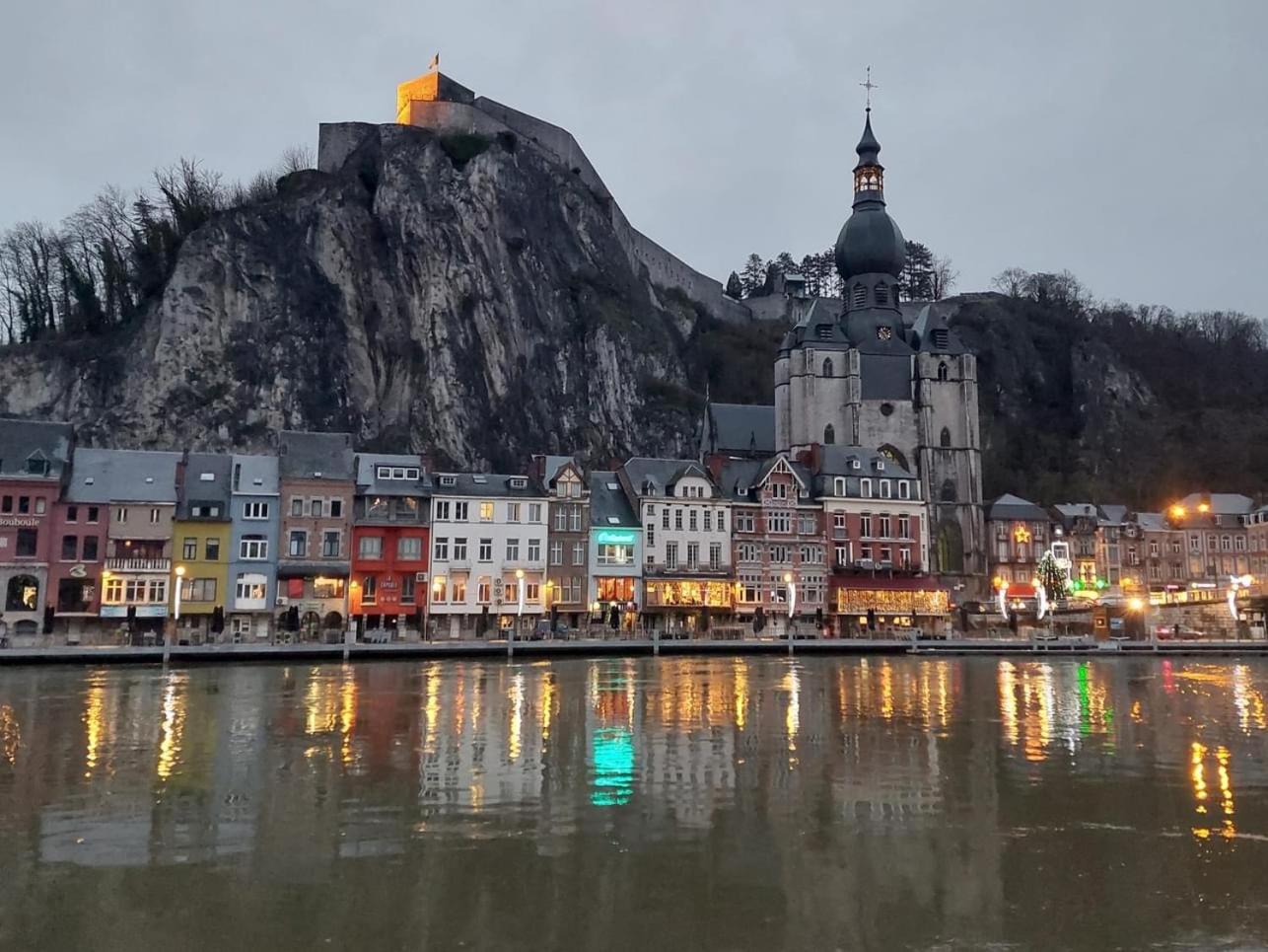 Вилла Pieds Dans L'Eau Private Wellness Bordure De Meuse Люстен Экстерьер фото