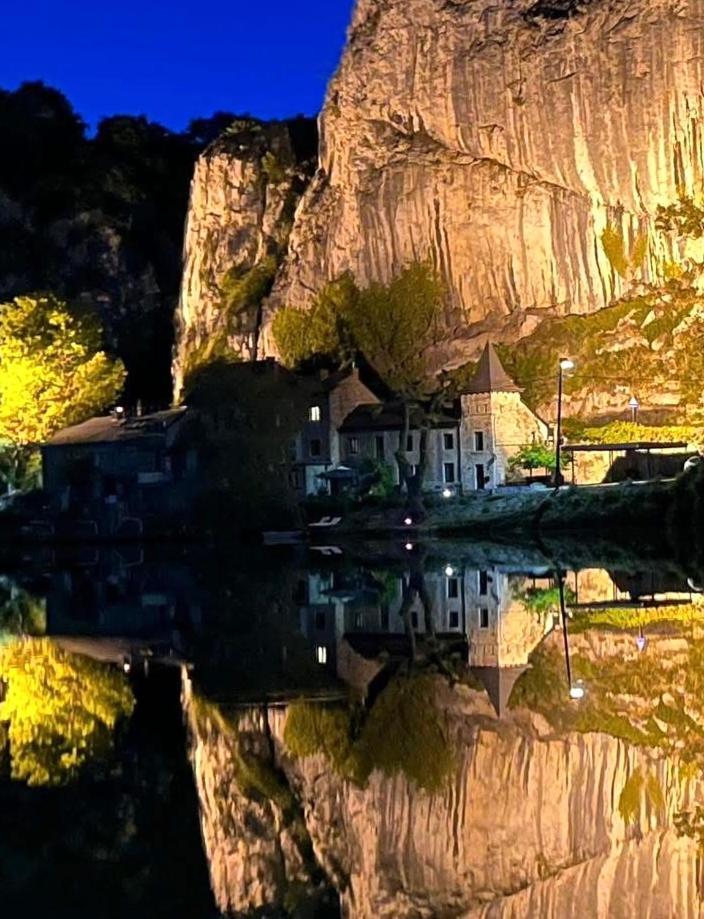 Вилла Pieds Dans L'Eau Private Wellness Bordure De Meuse Люстен Экстерьер фото